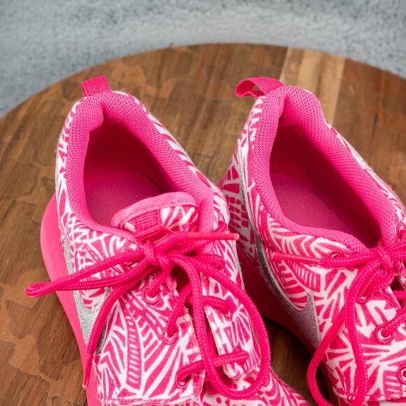 Nike Girls 6 Y Roshe Run Low Top Running Shoes 677784-100 Neon Pink Silver - Picture 7 of 10